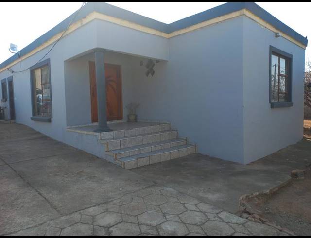 3 BEDROOM HOUSE FOR SALE IN LOTUS GARDENS